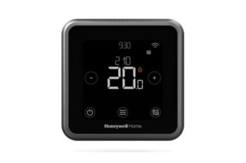 Honeywell T6R Smart Thermostat – black touchscreen display showing 20°C